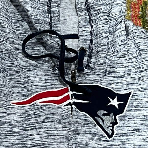 Women's New England Patriots NFL Football Hoodie NFL Team Apparel Sweatshirt - Picture 5 of 7